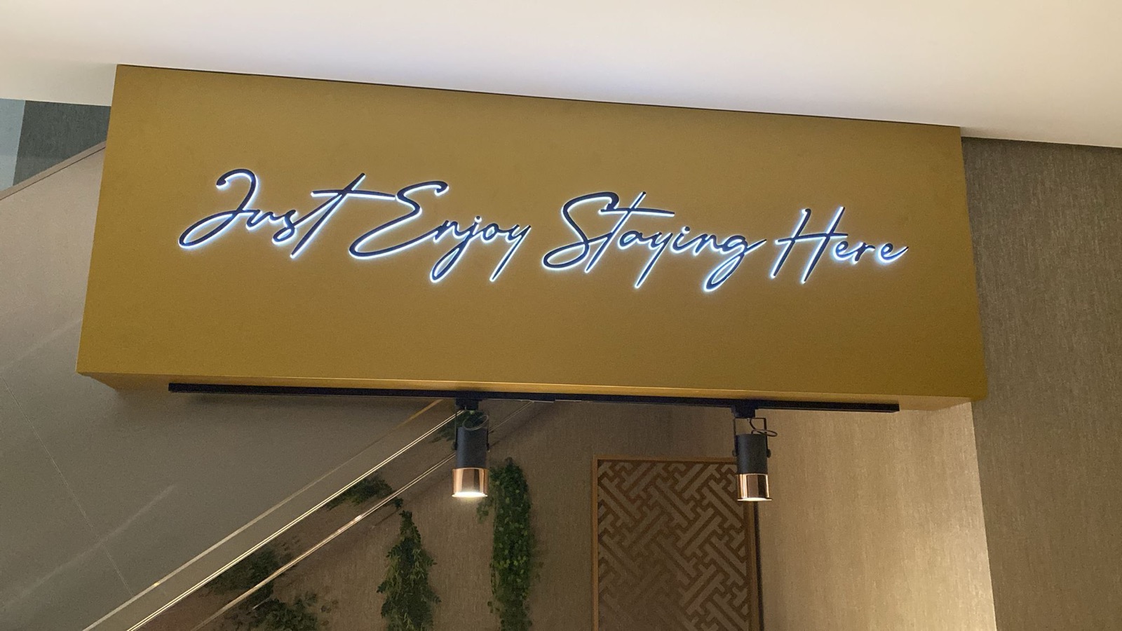 Otel iç mekan neon yazı uygulaması